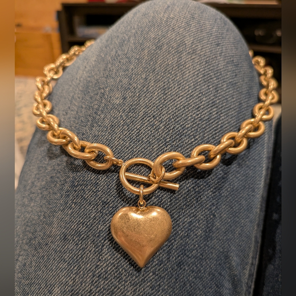 Chunky Gold Chain Heart Pendant Necklace - Picture 3 of 4